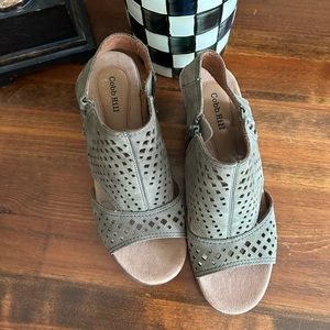 Size 6 NWT Cobb Hill wedge sandal